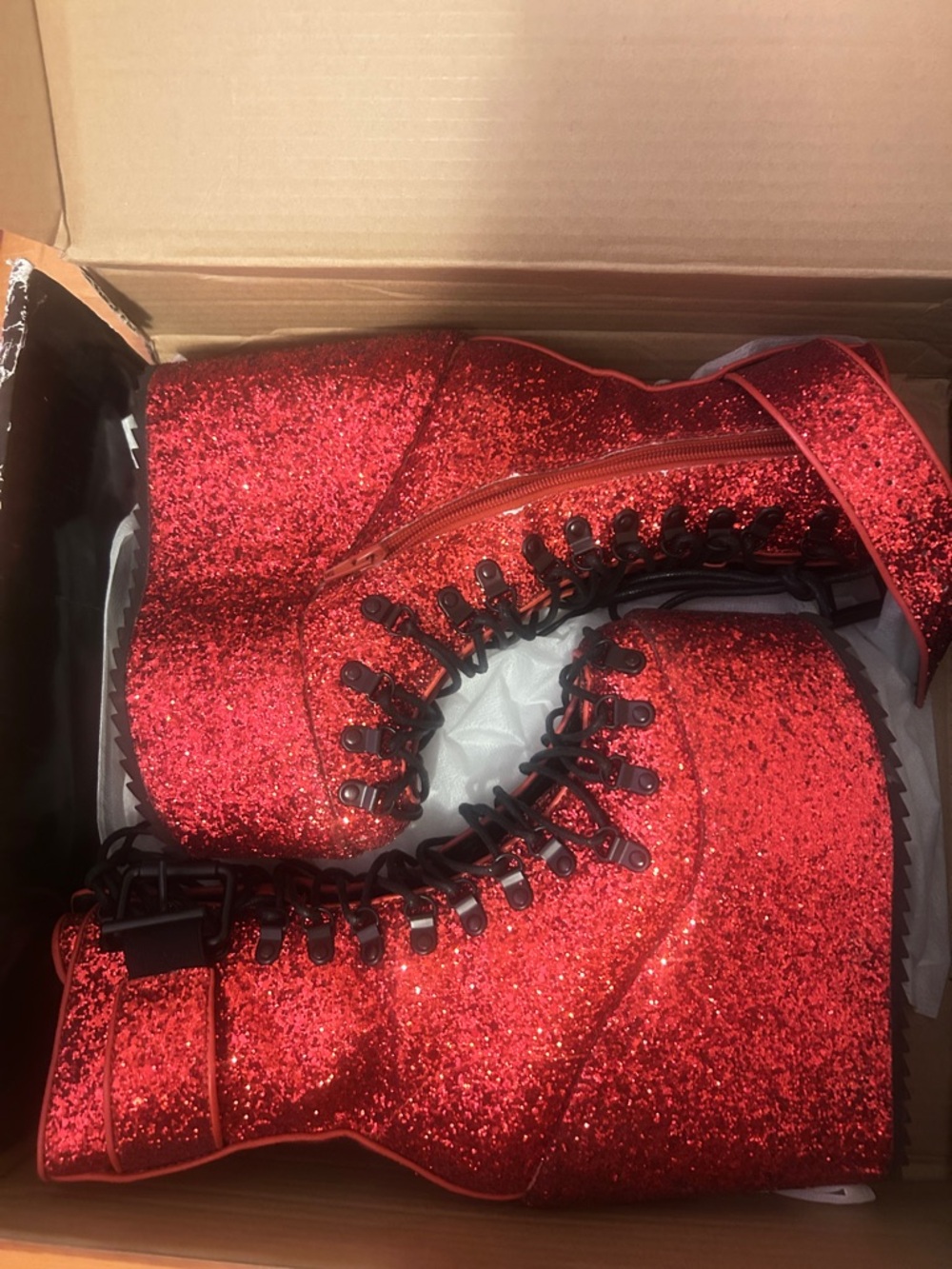Trick N’ Treatz x Dollskill : Red Glitter traitor platform boots 6
